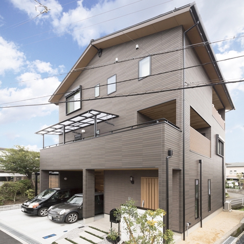 将来の二世帯住宅を考えた2階リビング<br>3階建ての家