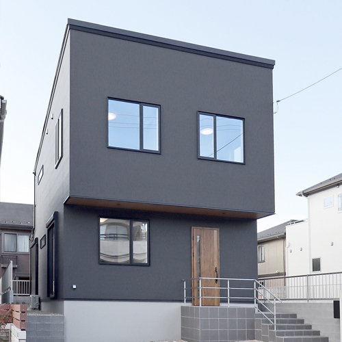 シンプルスクエアの外観<br>家事動線と収納力にこだわった家