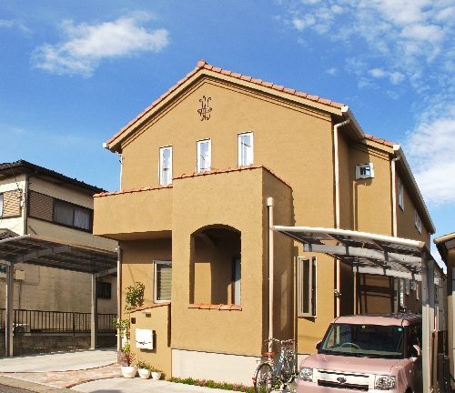 建築士が叶えた高い住宅性能と美しい南欧風デザインの家