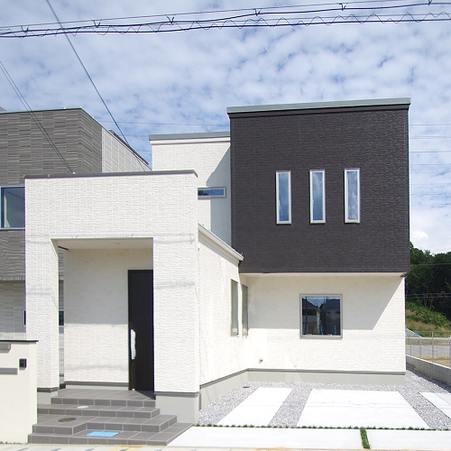 こだわりの間接照明<br>リビングが家族の中心の家
