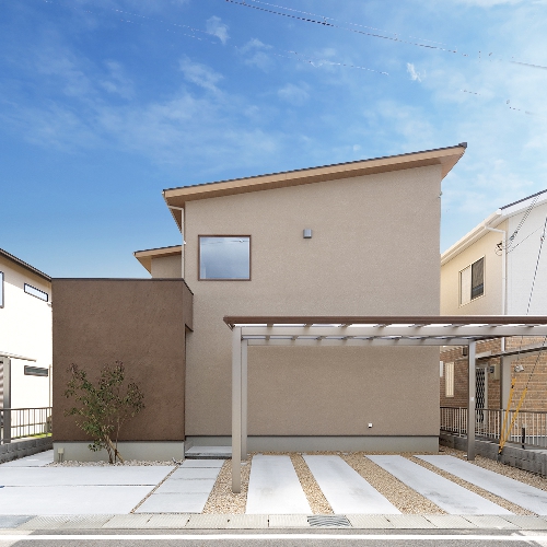 無垢材と珪藻土壁で仕上げた家