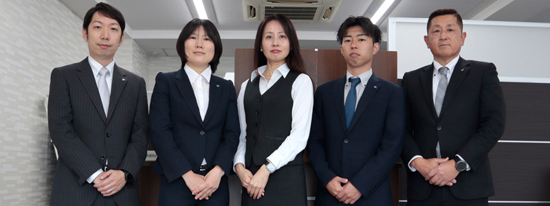 画像:店舗スタッフ集合写真